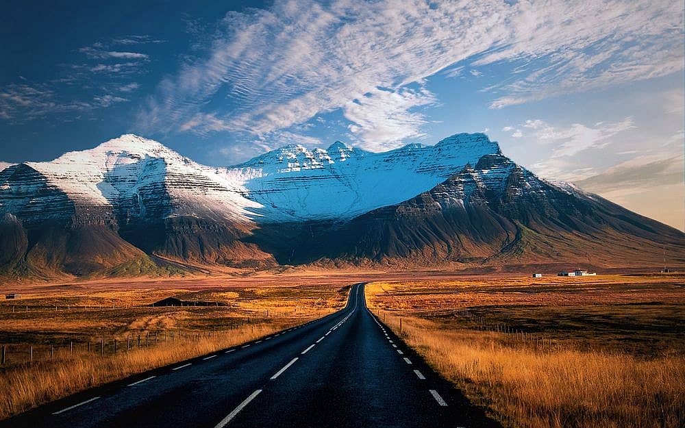 The mountains in are beautiful. Горы сандфедль Исландия. Рейкьявик дороги. Исландия Окружная дорога. Дорога в гору.