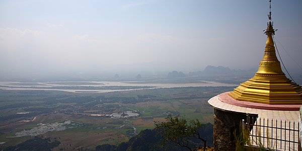 Vue de Hpa-An depuis le sommet de Zwe Ga Bin.