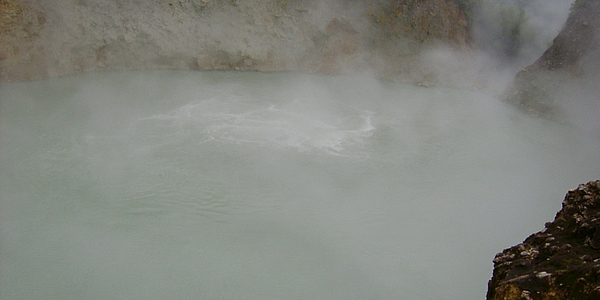 Le Boiling lake