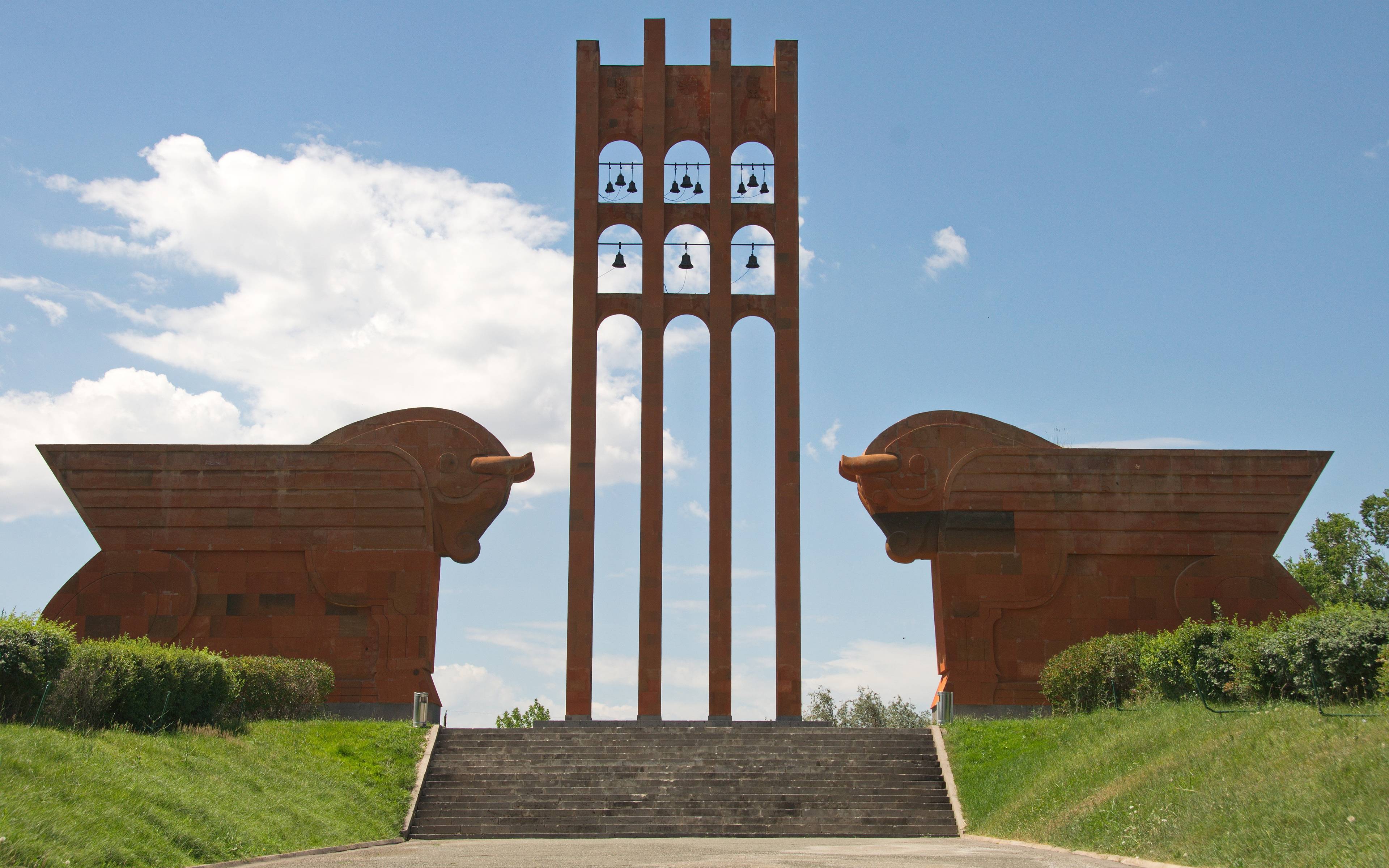 La fortezza tra le nuvole e l'antica città di Gyumri