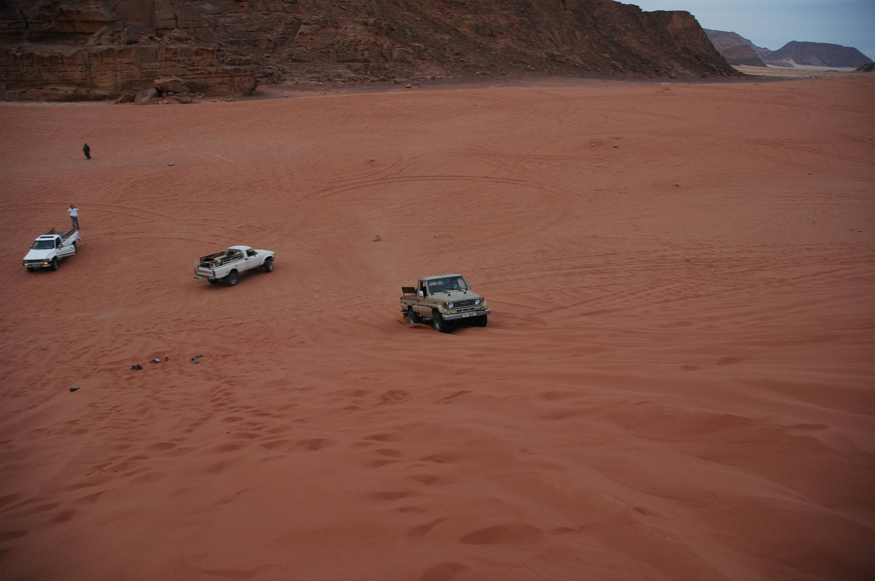 Visita a la "pequeña Petra" y ​tour en jeeps beduinos