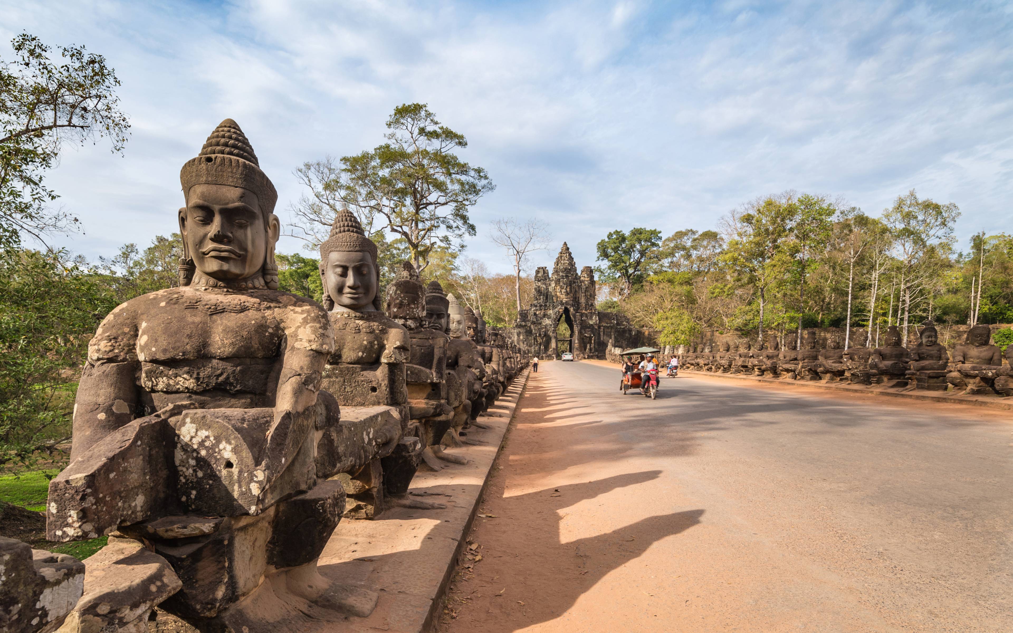 Bahía De Halong – Hanói – Vuelo a Siem Reap 