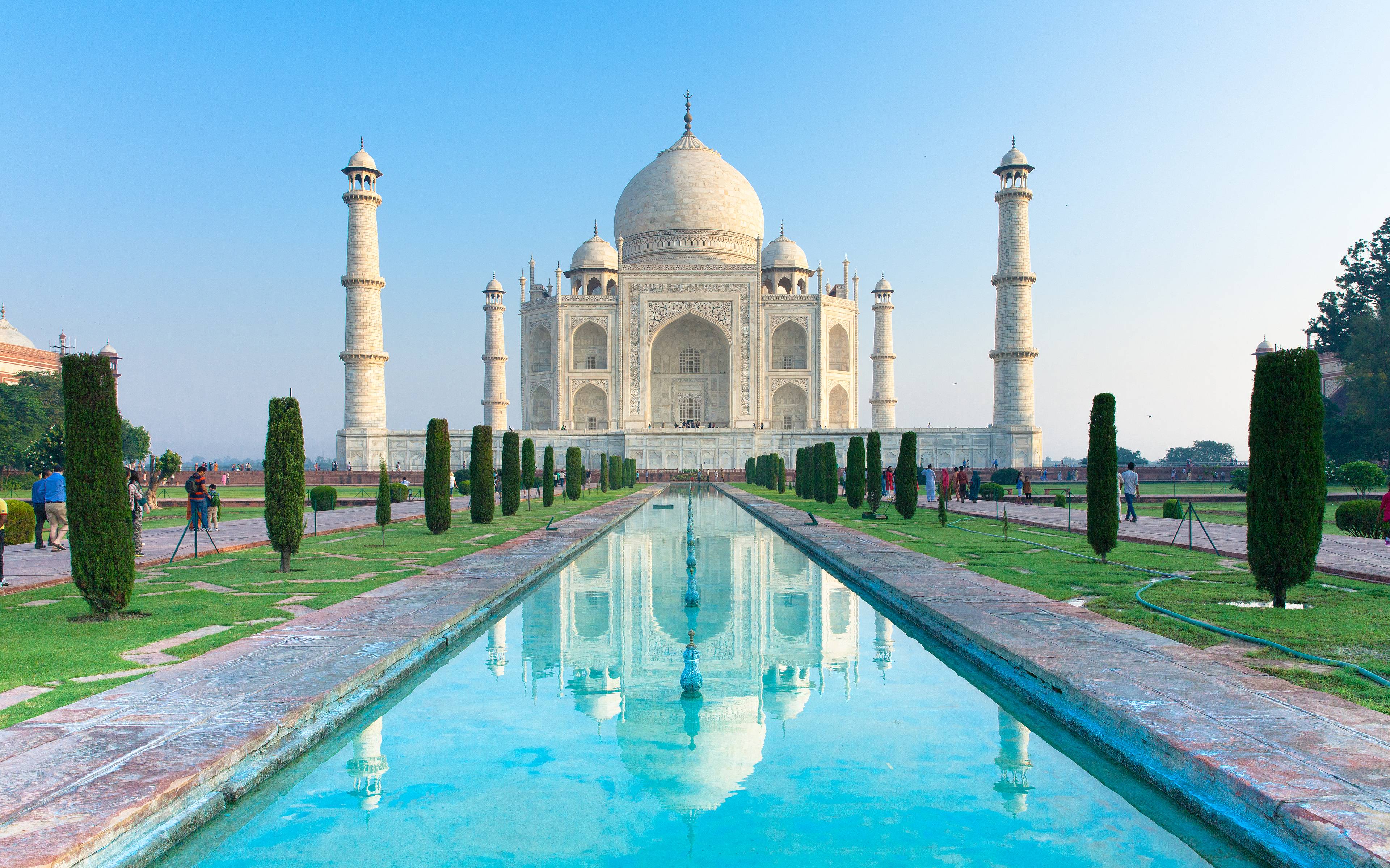 Alba al Taj Mahal