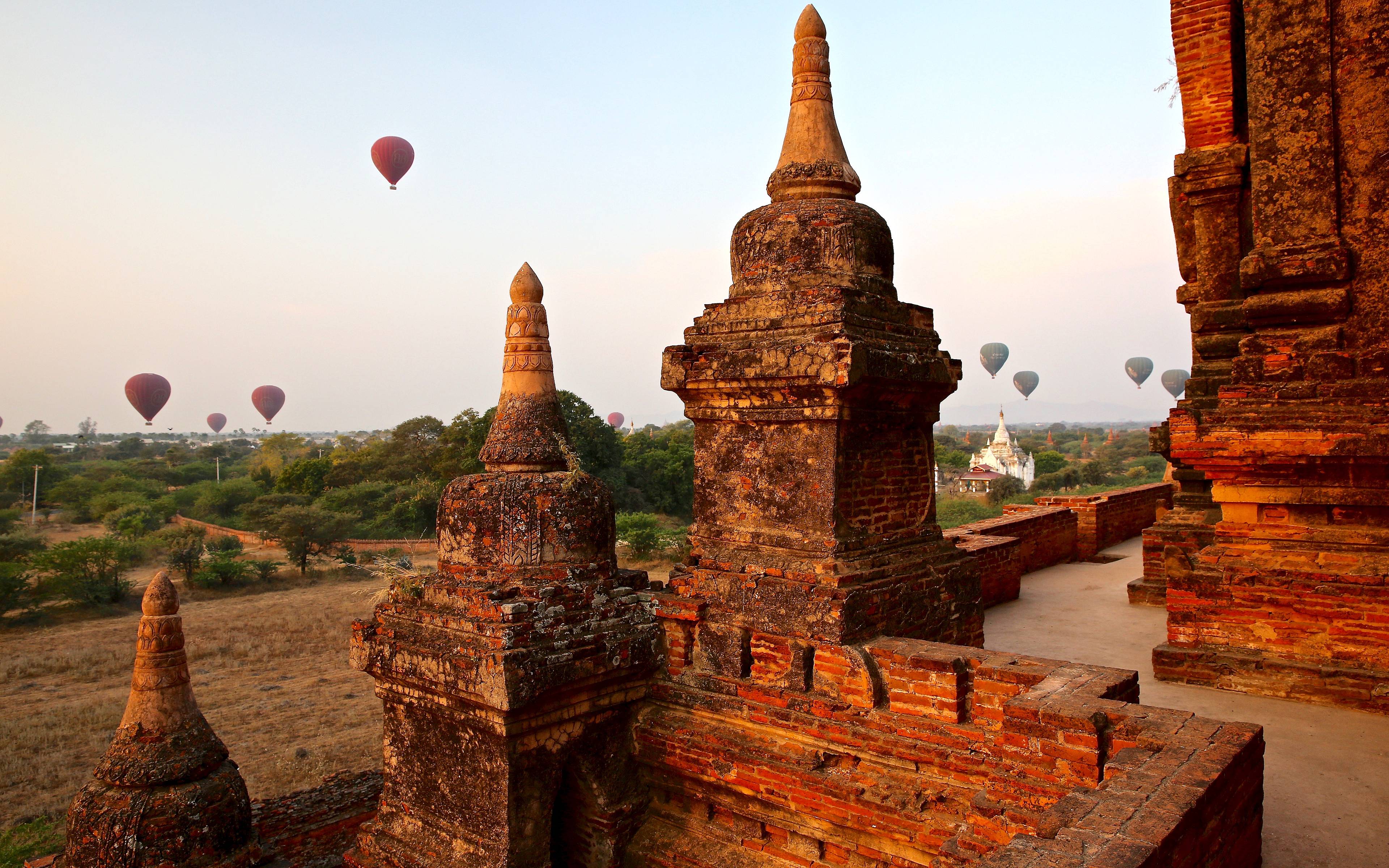 Volo per Bagan, visita del sito tra i suoi famosi templi