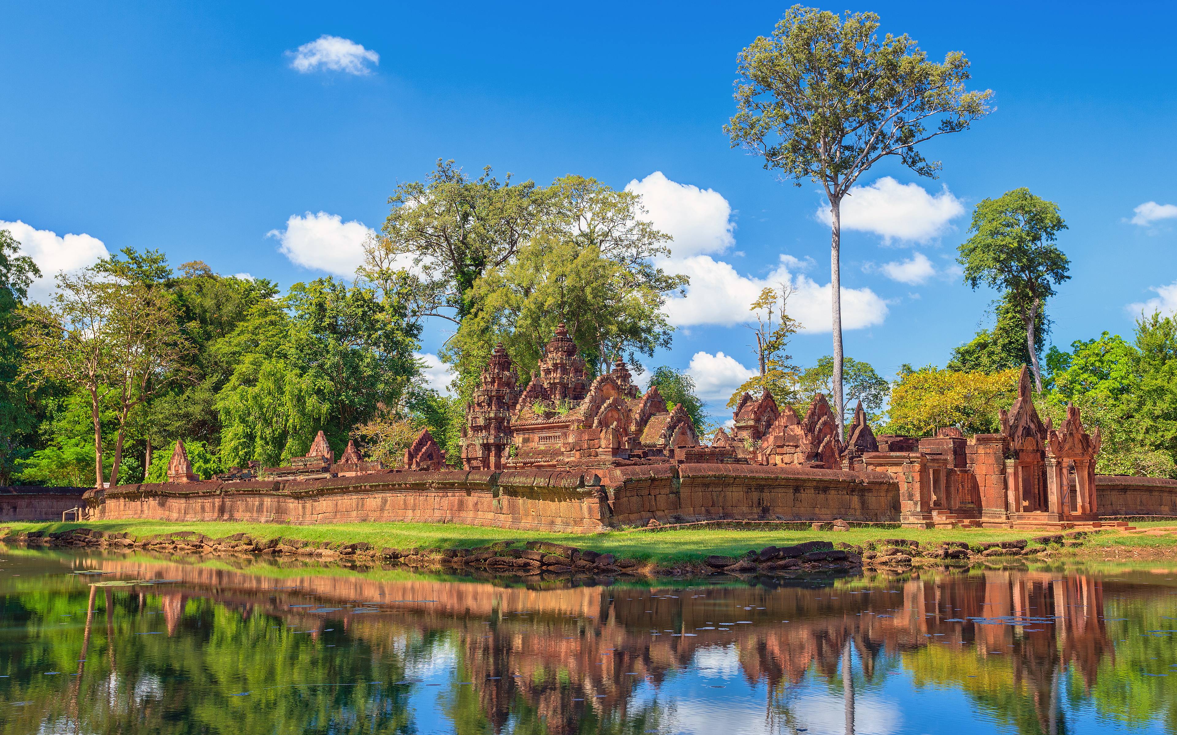 Templo Banteay Srei y la aldea flotante de Kompong Pluk