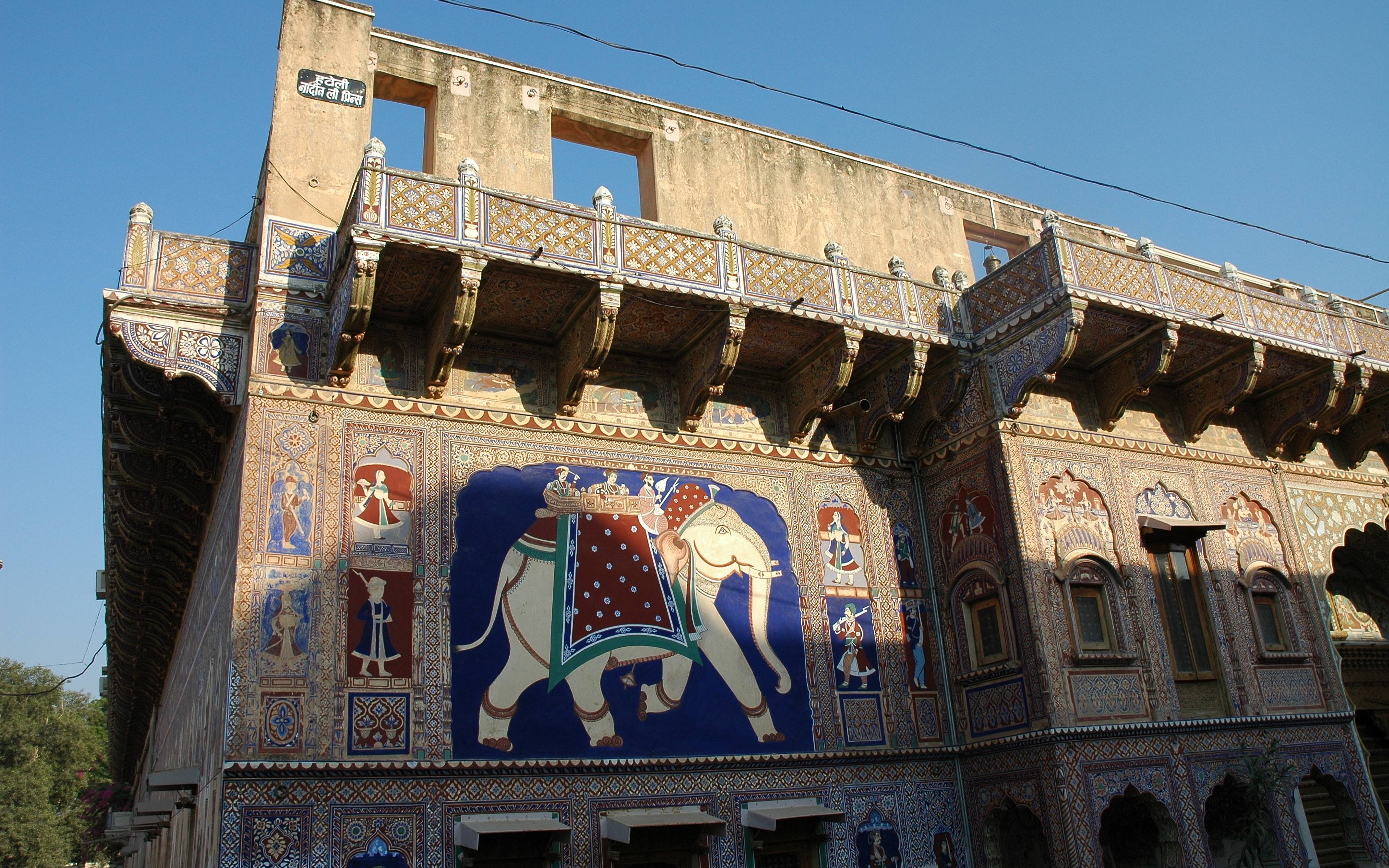 Gli affreschi e le case signorili di Mandawa