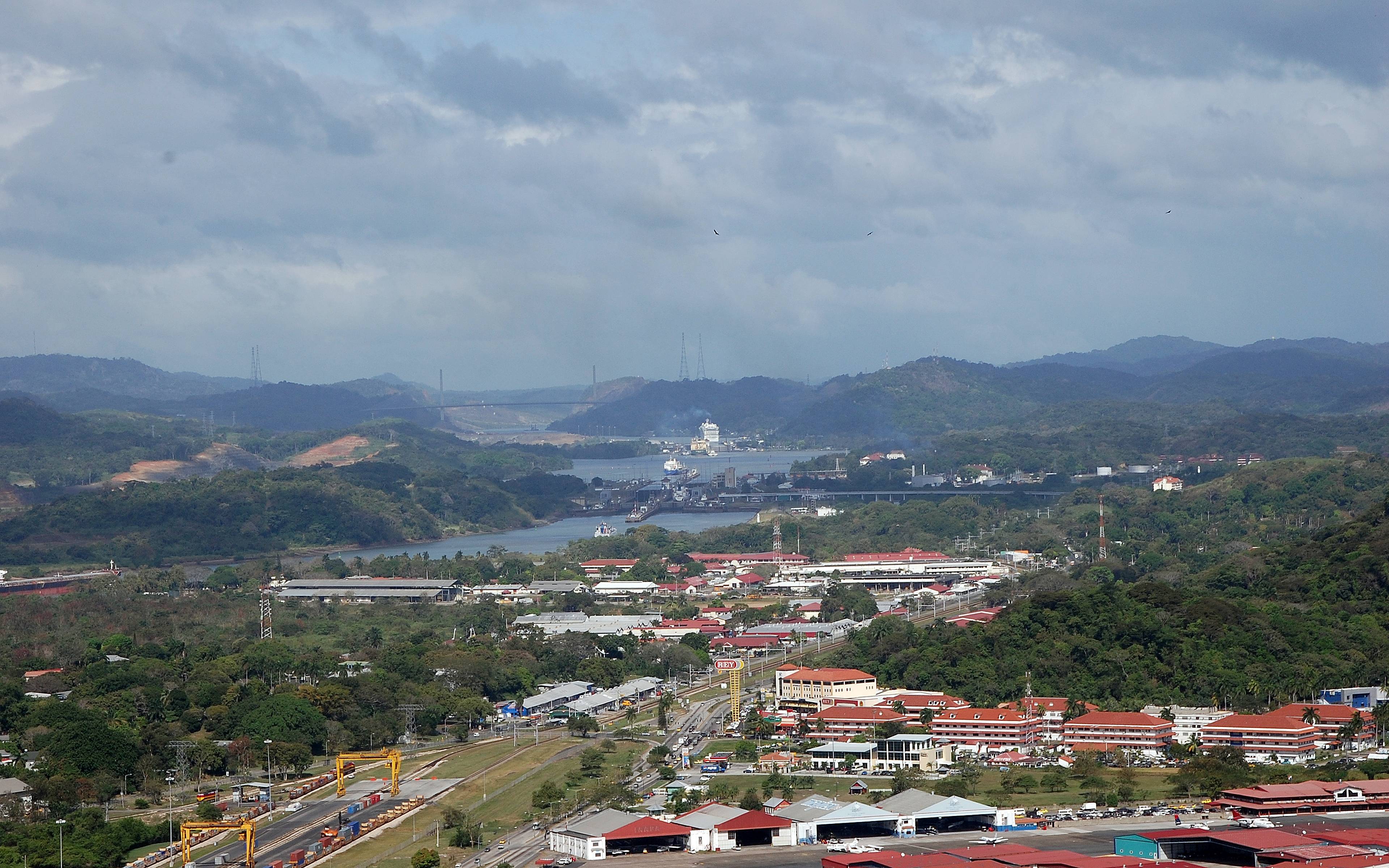 Transit complet du Canal de Panama