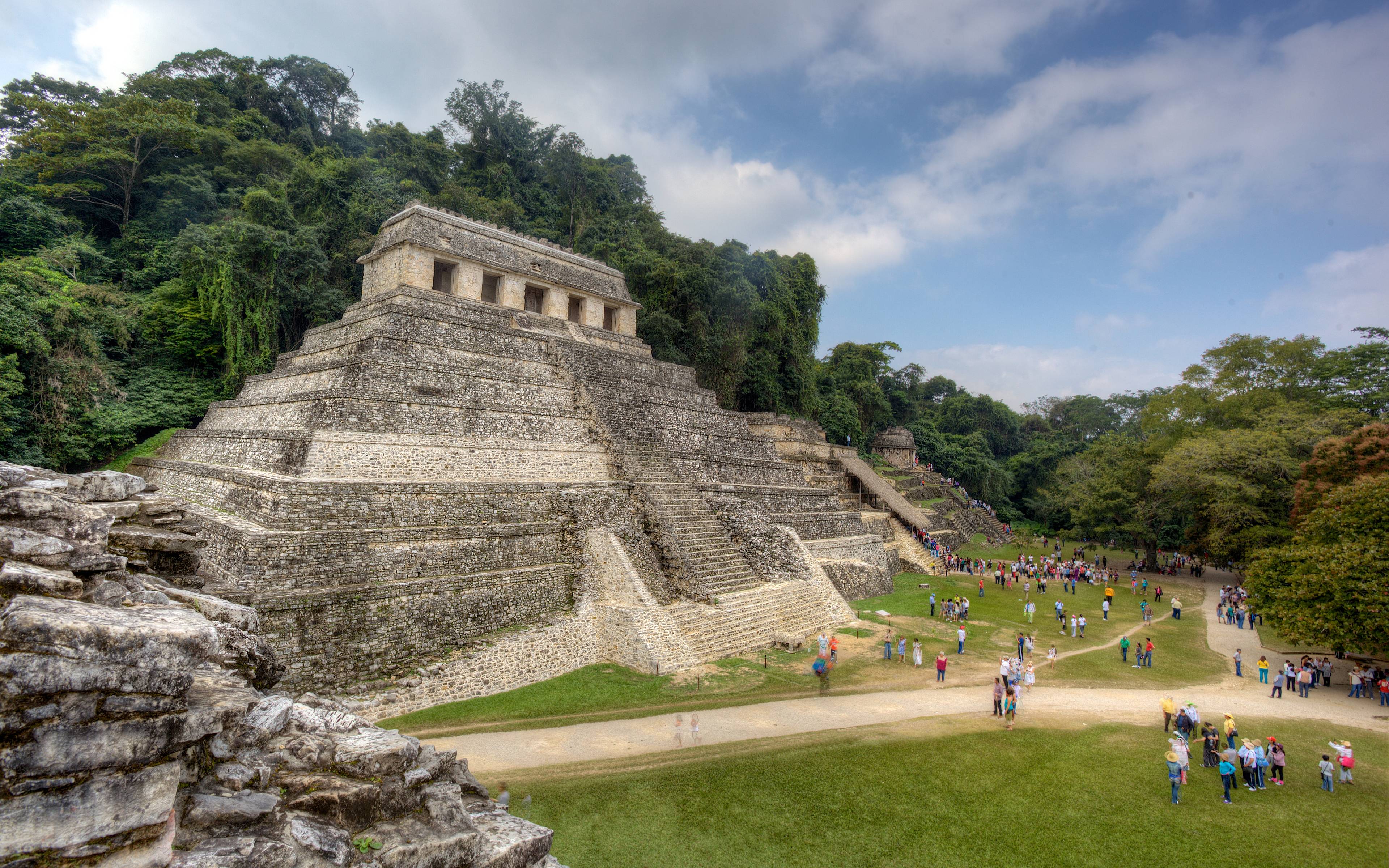 Per Boot zu den Maya-Tempeln