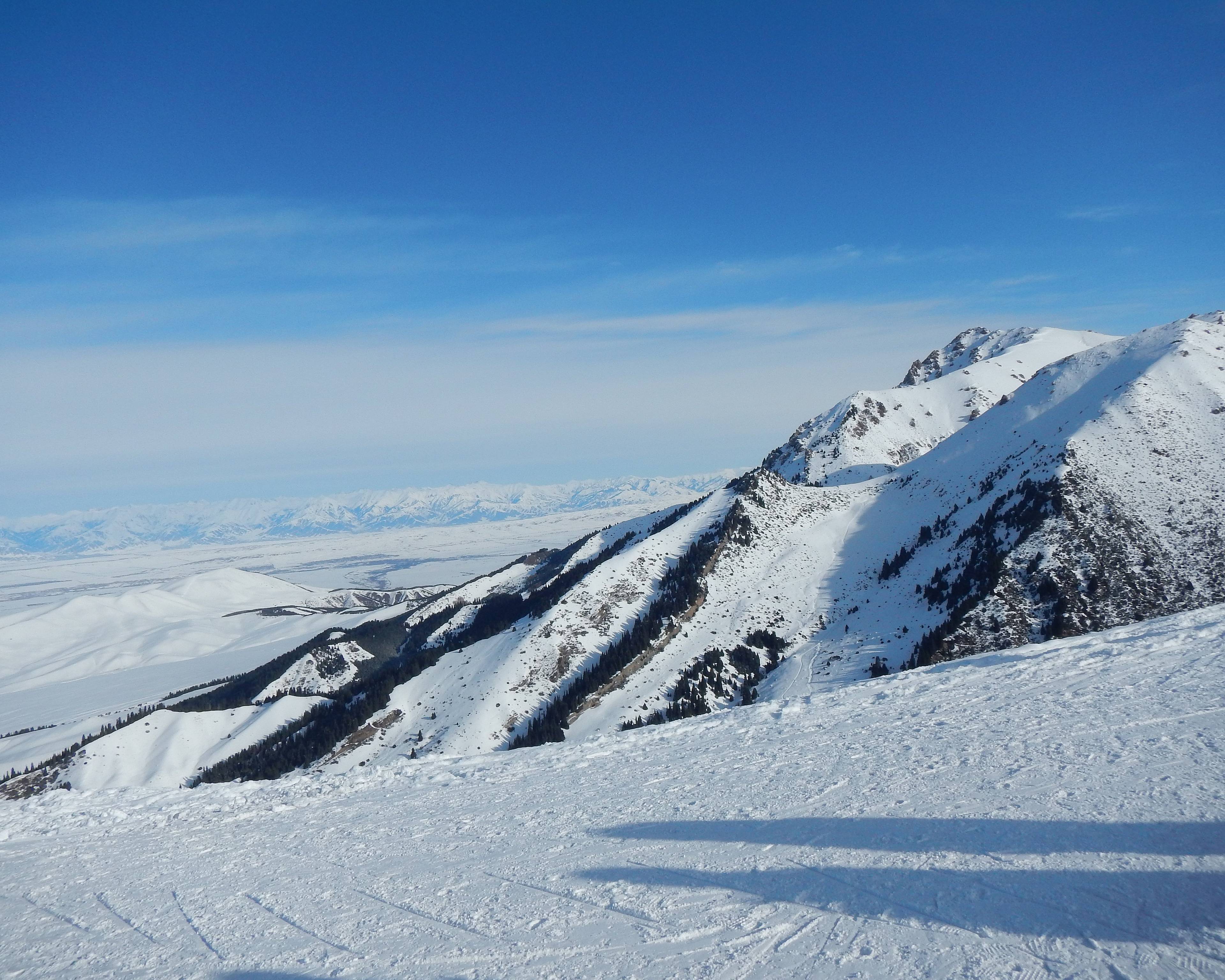 Ski dans les montagnes de Karakol